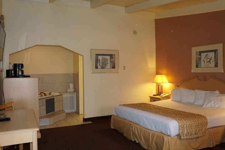Room 6 of 15