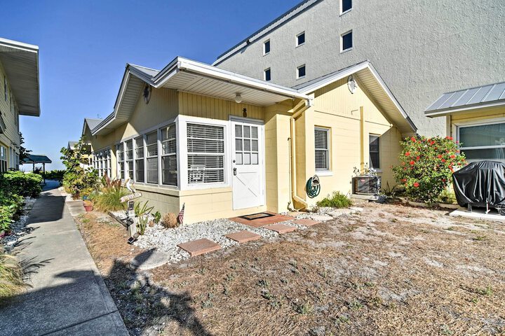 Steps to Beach Cabana: Indian Shores Cottage