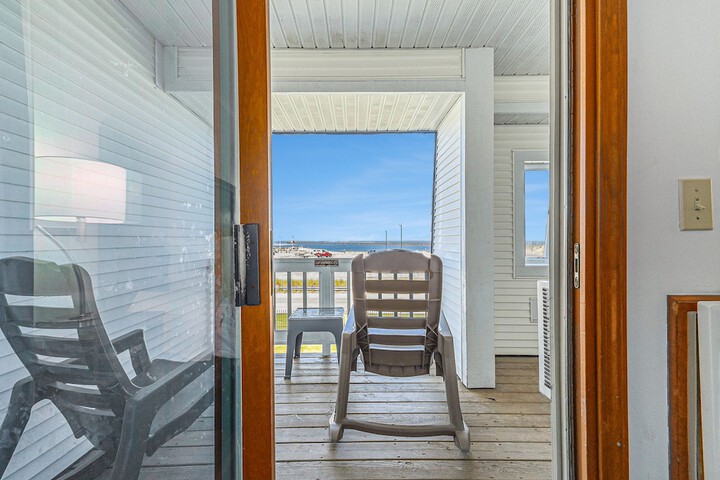 Snyders Shoreline Inn