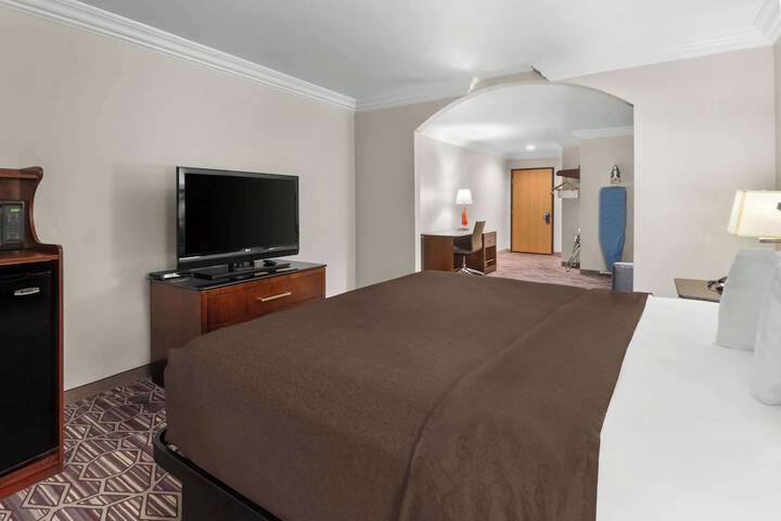 Room 25 of 34