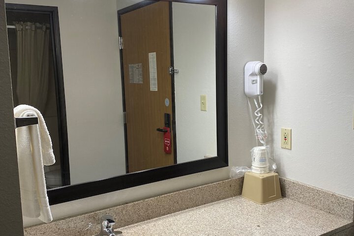Room 34 of 40