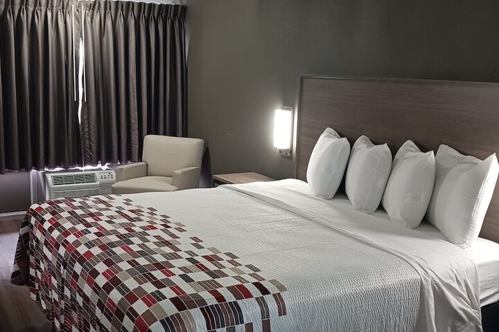 Room 10 of 17