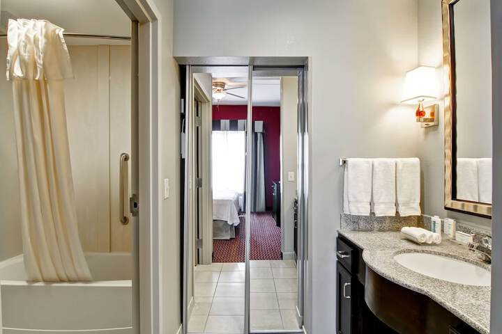 Room 27 of 42