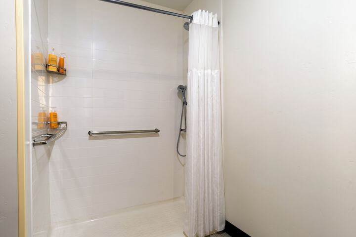Gray Wolf Inn & Suites