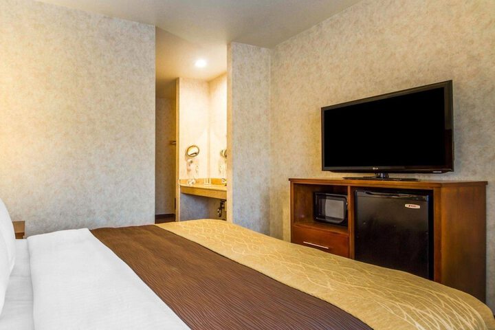 Room 27 of 32
