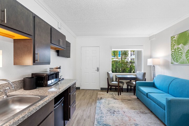 OASIS BAY SUITES Tampa, Busch Gardens, USF