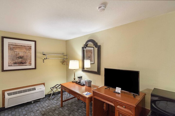Room 22 of 36