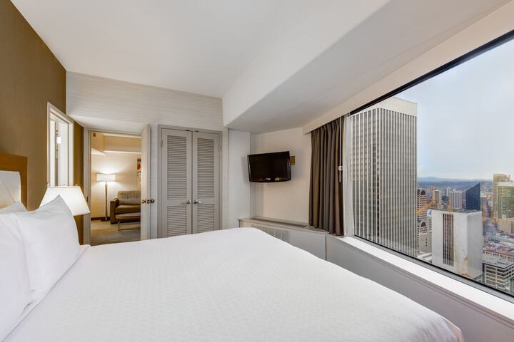 Room 27 of 60