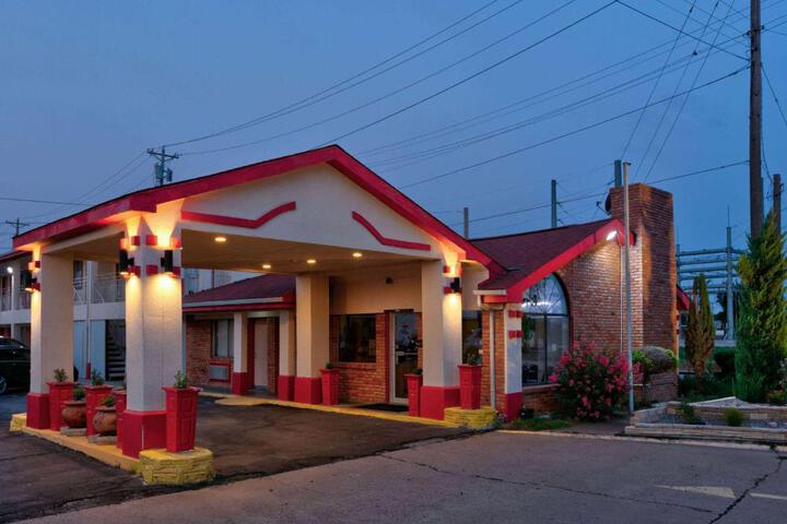 Super 8 by Wyndham Vernon