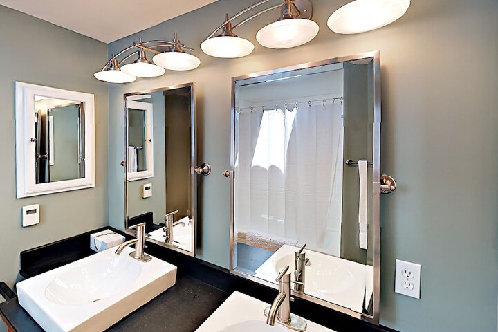Room 5 of 28