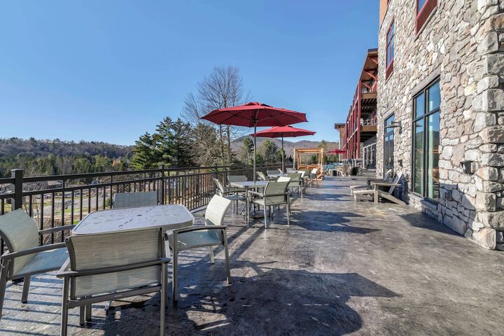 Cambria Hotel Lake Placid - Lakeside Resort