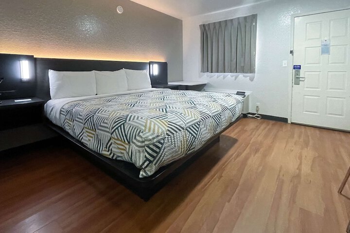 Room 10 of 24