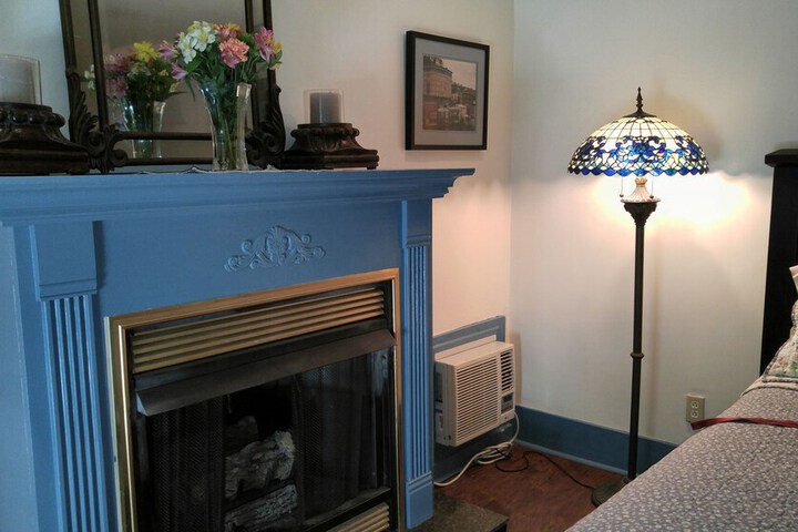 Room 49 of 104