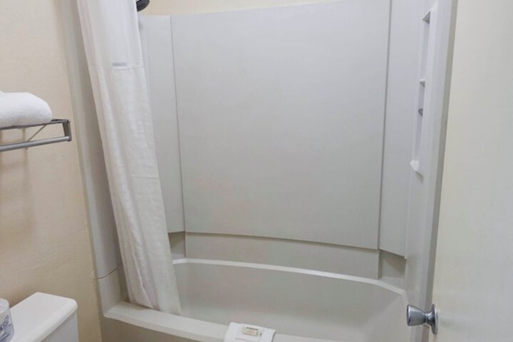 Executive Inn & Suites