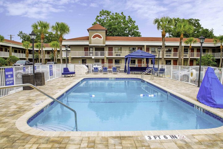 Pool 9 of 44
