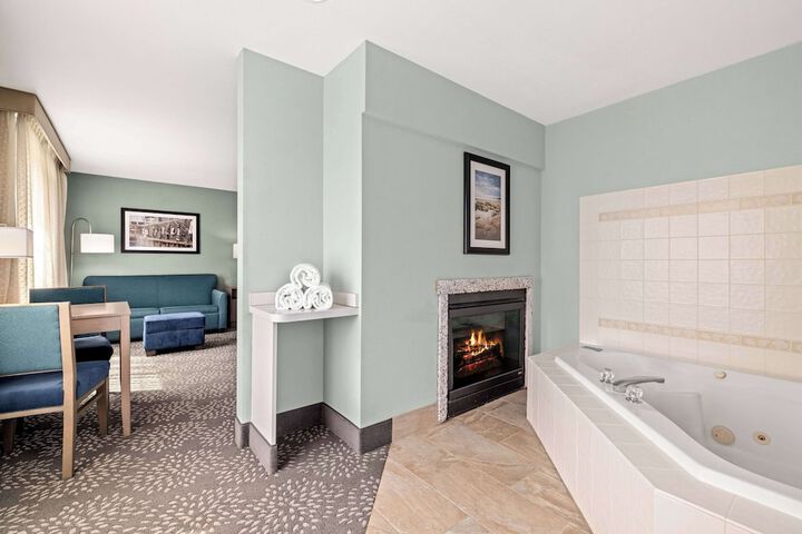 La Quinta Inn & Suites by Wyndham Newport