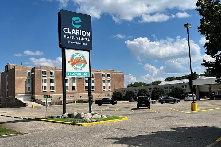 Clarion Hotel & Suites