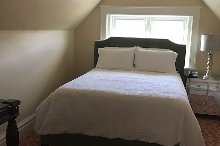 Room 6 of 17