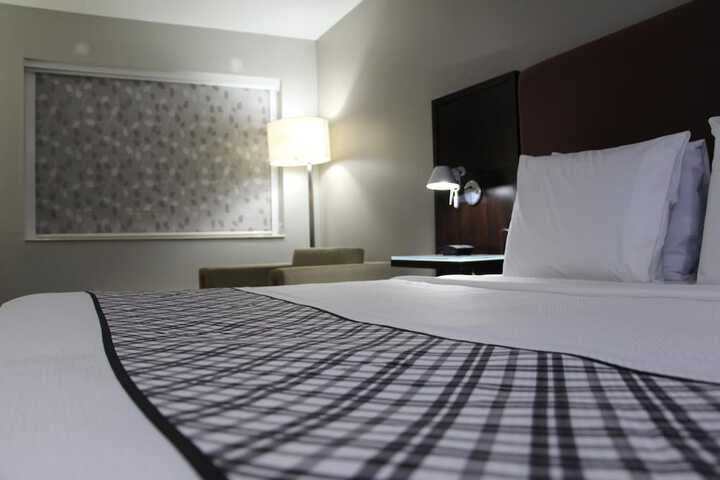 Room 28 of 35