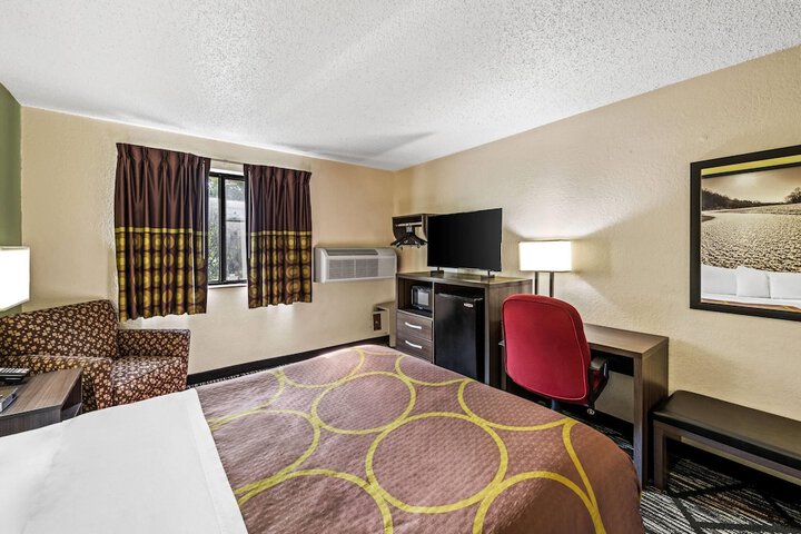 Super 8 by Wyndham Independence Kansas City