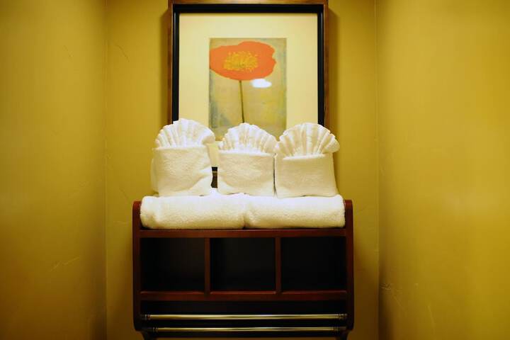 Room 23 of 46