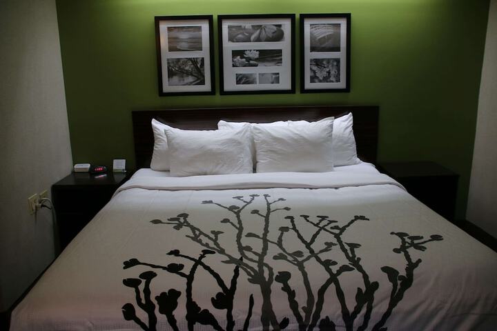 Room 32 of 49