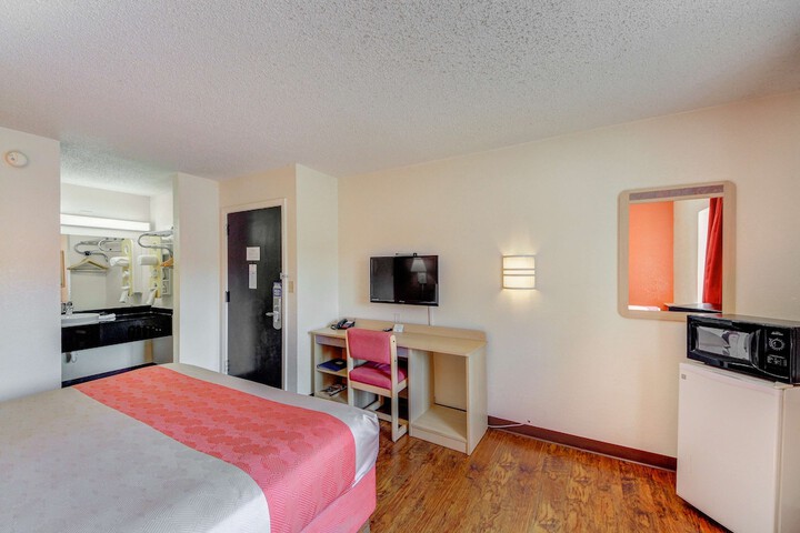 Room 17 of 29