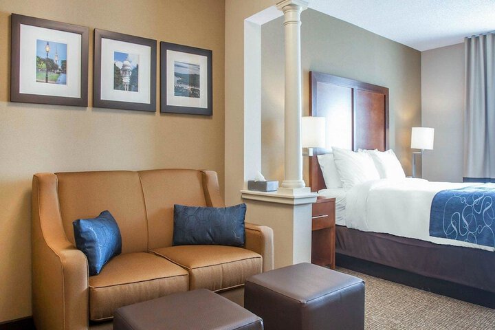 Comfort Suites West Warwick - Providence