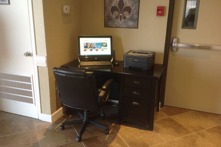 Business Center 31 of 33