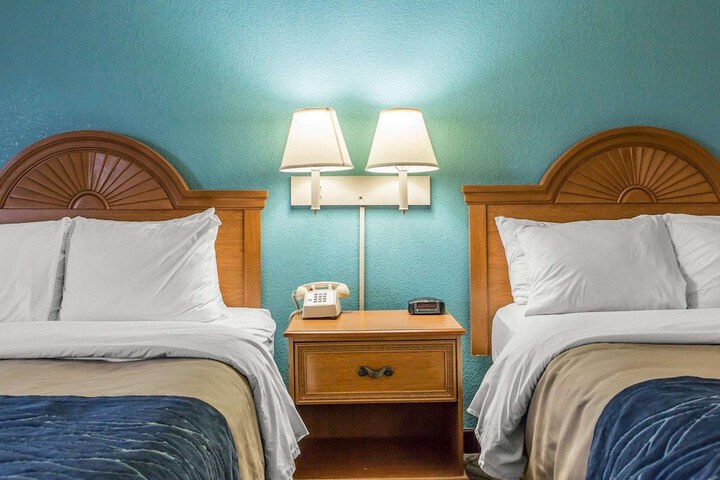 Room 5 of 25