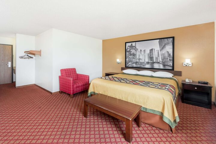 Room 7 of 16