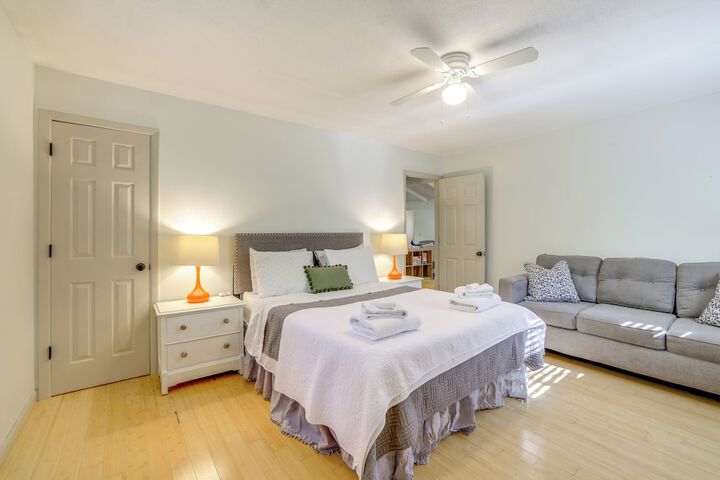 Home w / Trail Access & Fire Pit in Bella Vista!