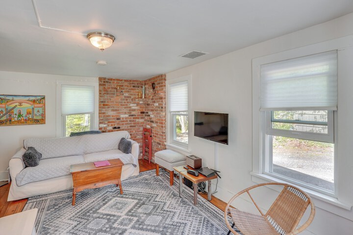 Updated / pet-friendly Cabin by Hikes and Woodstock!
