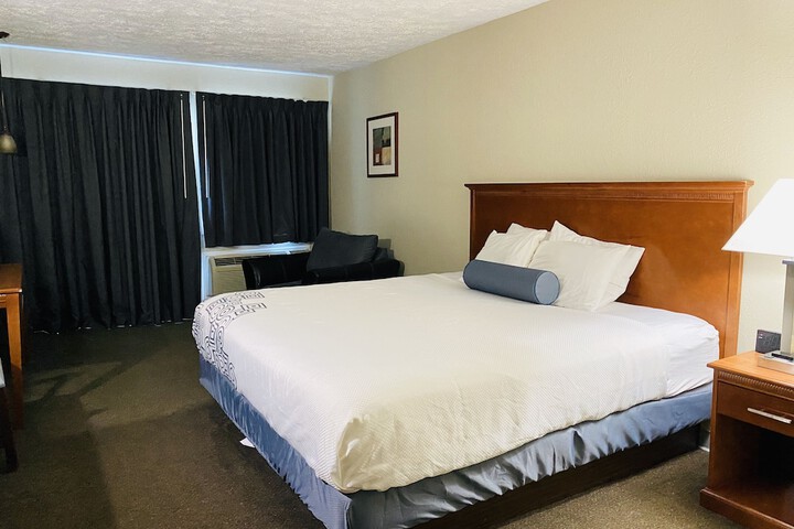 Fleetwood Inn & Suites