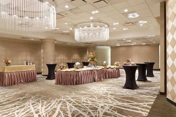 Ballroom/Hall 83 of 92