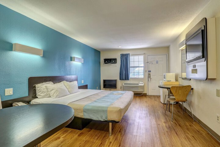 Room 15 of 42