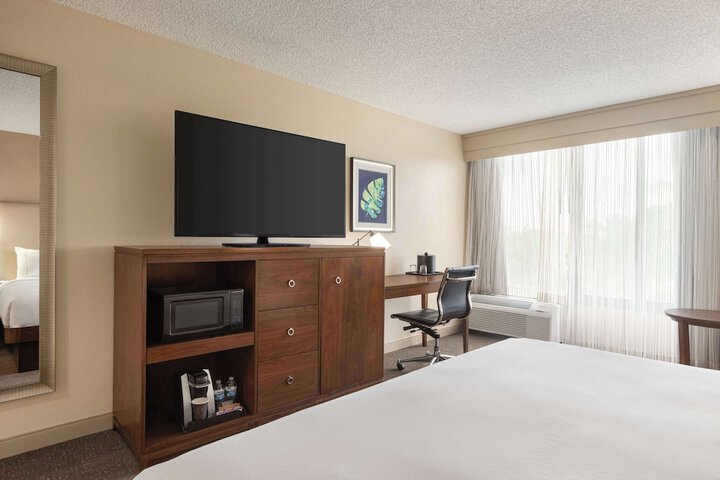 Doubletree by Hilton Fort Myers at Bell Tower Shops