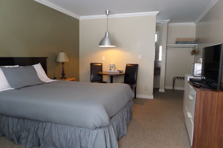 Ray Lyn Motel