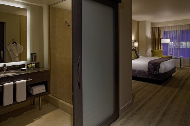 Room 27 of 60