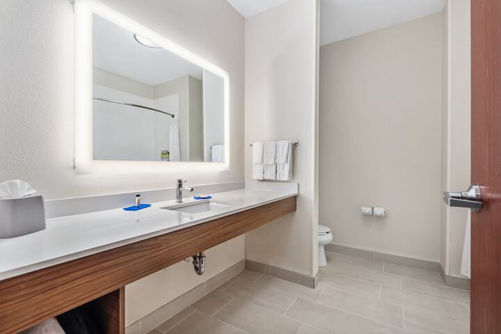 Holiday Inn Express Suites Van Buren-Ft Smith Area by IHG
