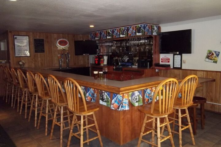 Ocairns Inn & Suites
