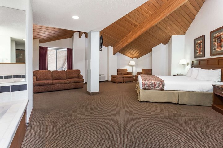 Room 28 of 35