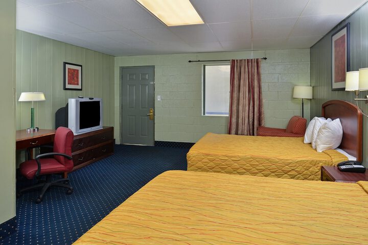 Room 7 of 8