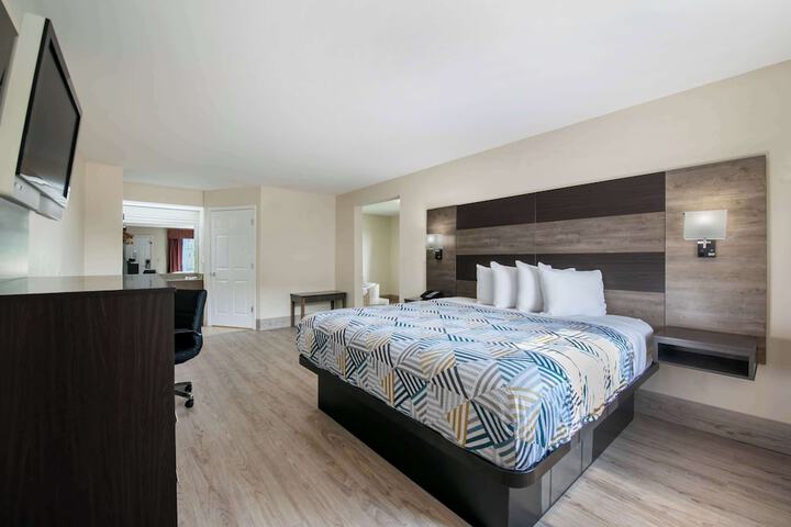 Room 26 of 29