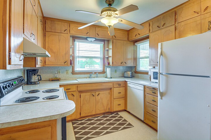 Walk to Restaurants: Stockton Home w / Game Room
