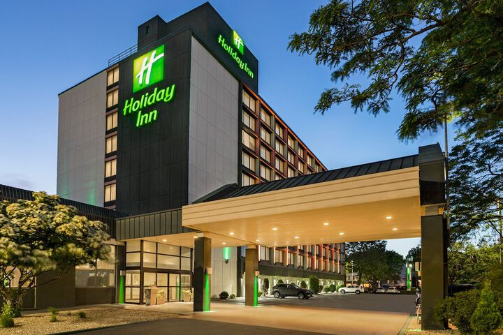 Hotel 7 of 64