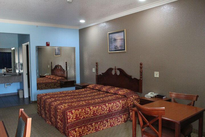 Room 21 of 33