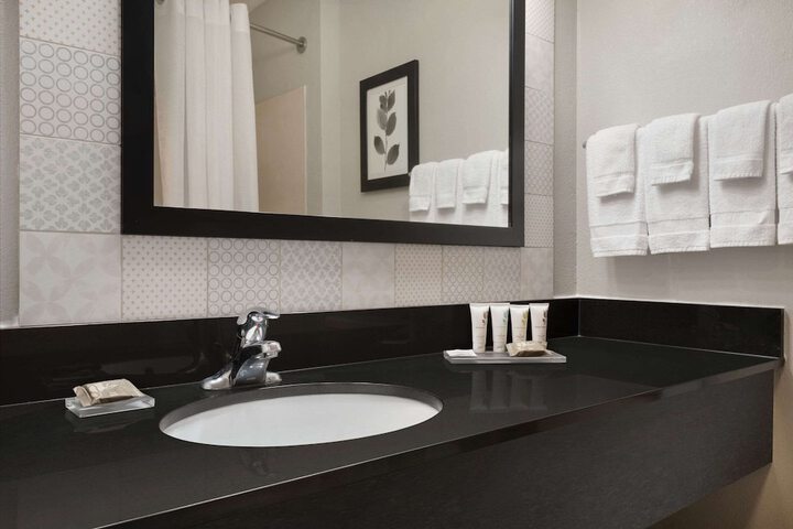 Country Inn & Suites by Radisson Brookings, SD