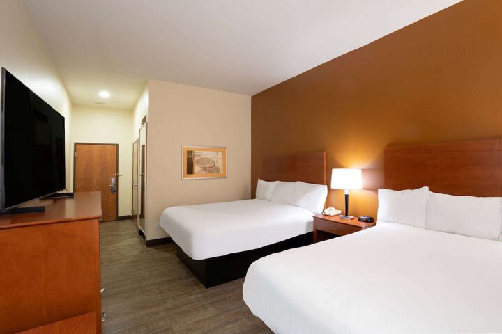 Room 8 of 28