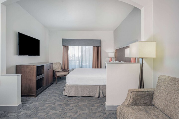 Room 12 of 28